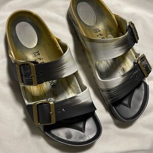 Birkenstock Two-Tone Sandals in great condition. 8.5 size